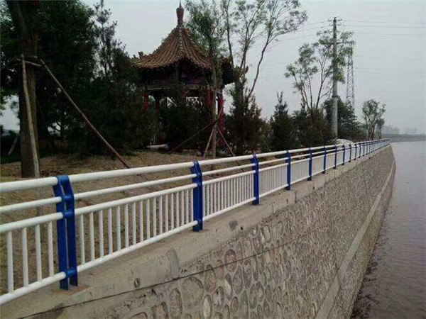 河道護欄